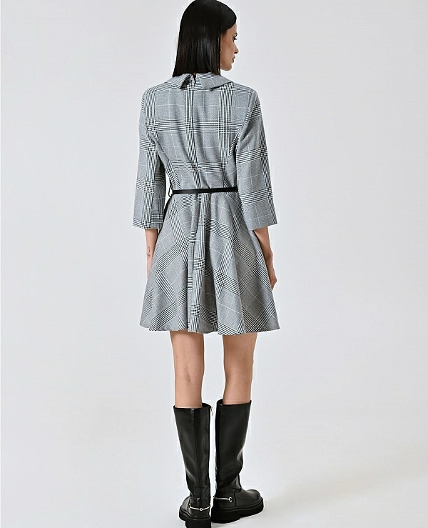 Vestido con patrn de cuadros y pata de gallo
