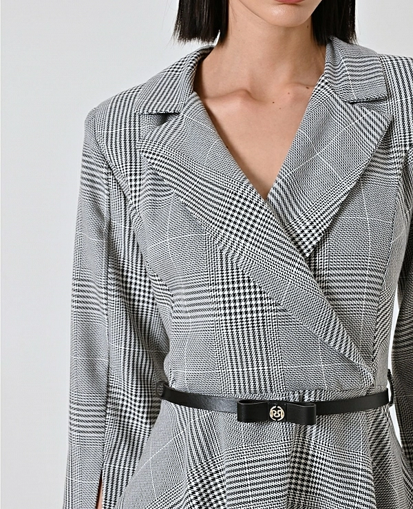 Vestido con patrn de cuadros y pata de gallo
