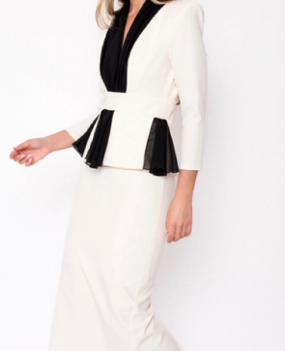 VESTIDO CON PEPLUM EN CRUDO CON NEGRO