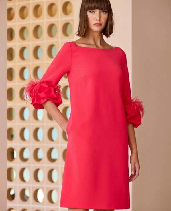 VESTIDO DE CARLA RUIZ MODELO 52603  RECTO MANGAS PLUMA VESTIDO RECTO MUJER