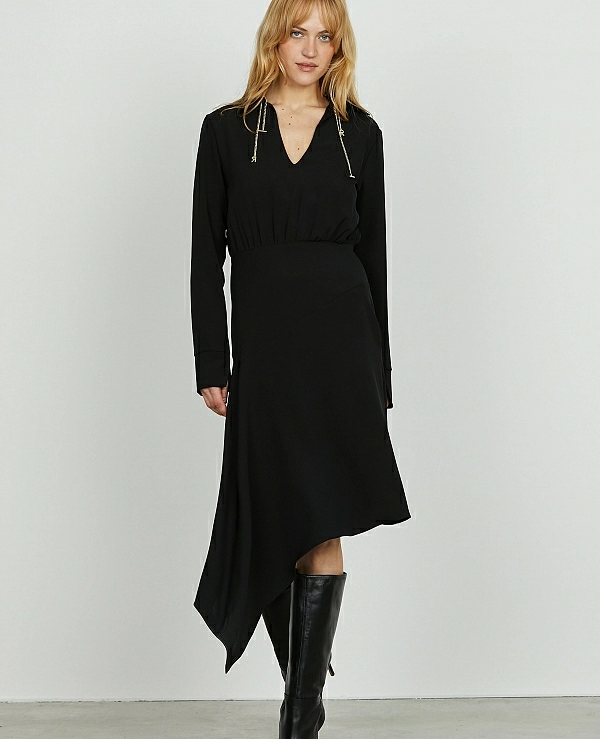 Vestido DE RELISH midi IPSUM con manga larga, escote en V asimtrico y cuello con cadena y logo. - 20365