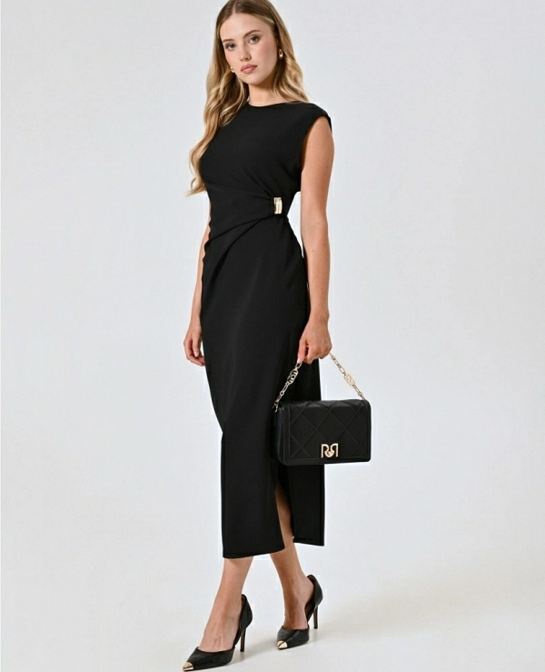 Vestido de tubo en color marrn midi con joya