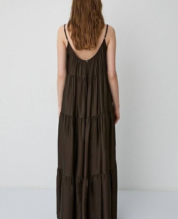 Vestido largo con aspecto satinado y volantes.DE BSB MODELO 055-211072 - 21623