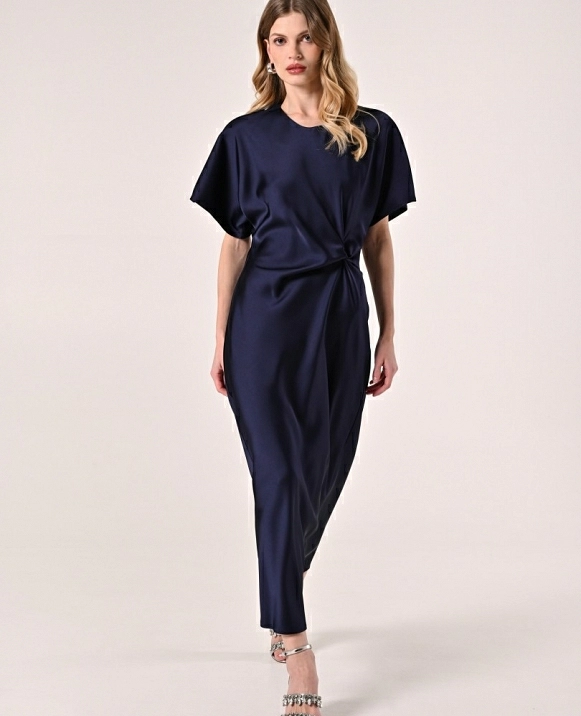 Vestido midi azul estilo kimono