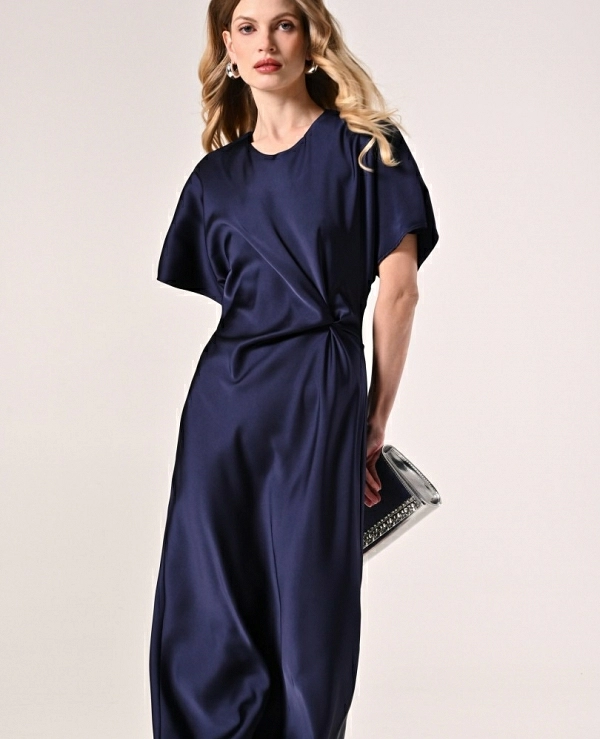 Vestido midi azul estilo kimono