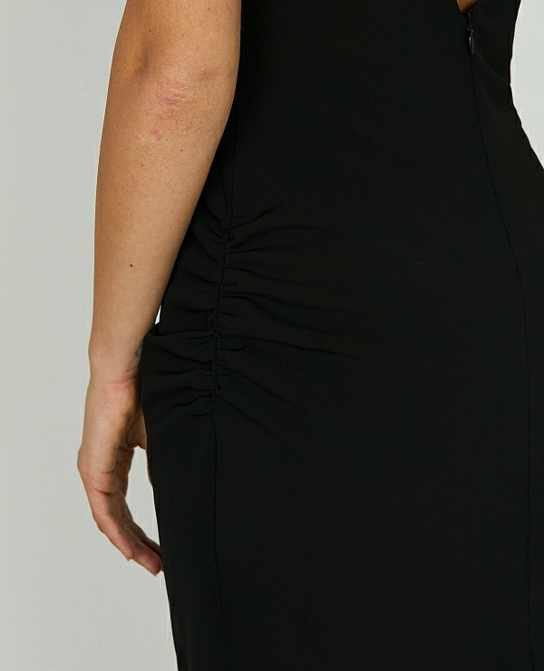 Vestido midi DE RELISH BORLA con volantes laterales, espalda descubierta y collar de pedrera - 20368