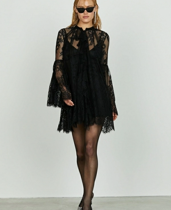 Vestido RELISH corto NASH con mangas largas, volantes de encaje y volantes
