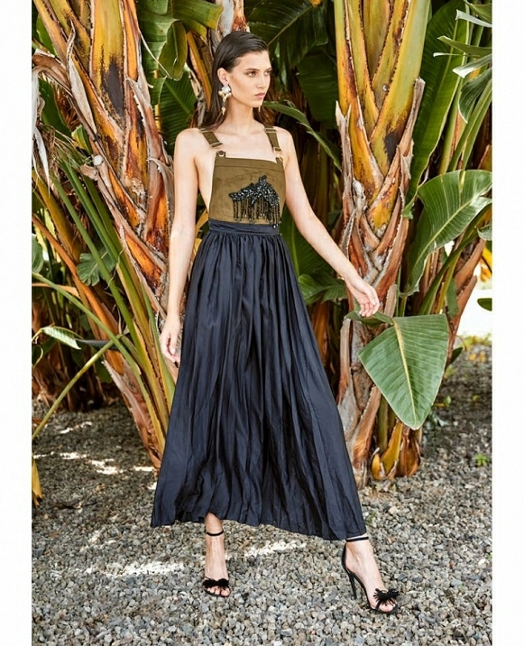 VESTIDO TIPO PETO CON TIRANTES