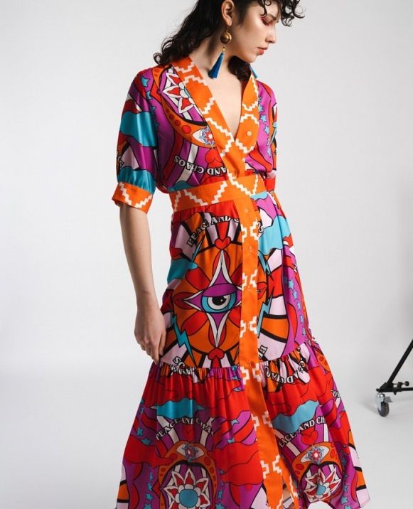 VONDA DRESS - Recycled Polyester PEACE AND CHAOS El vestido maxi  presenta un escote en V, mangas co